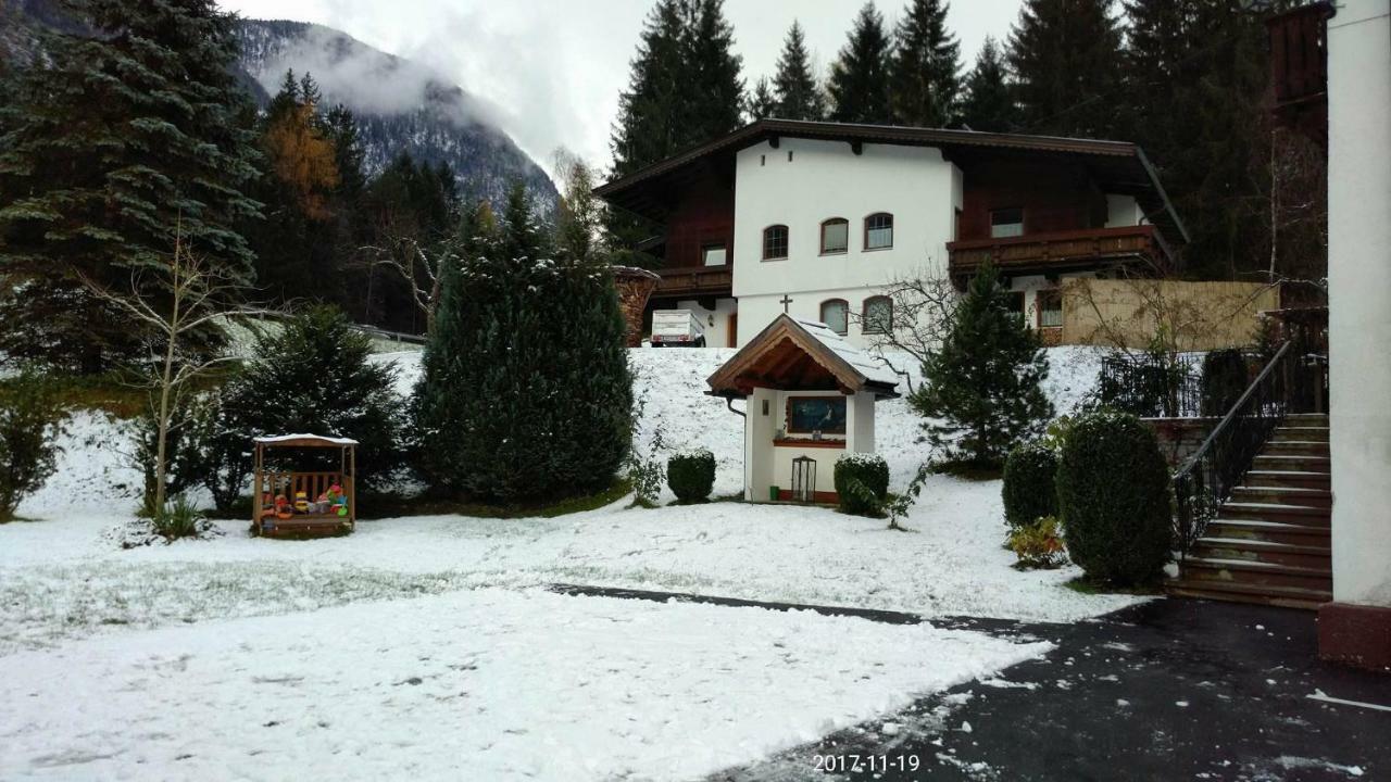 Haus Fiegl Hotel Oetz Exterior photo